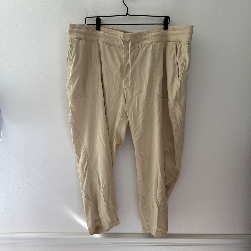 The North Face Aphrodite Motion Capri Pants Gravel Beige NF0A4AQE 3XL NWT Mens